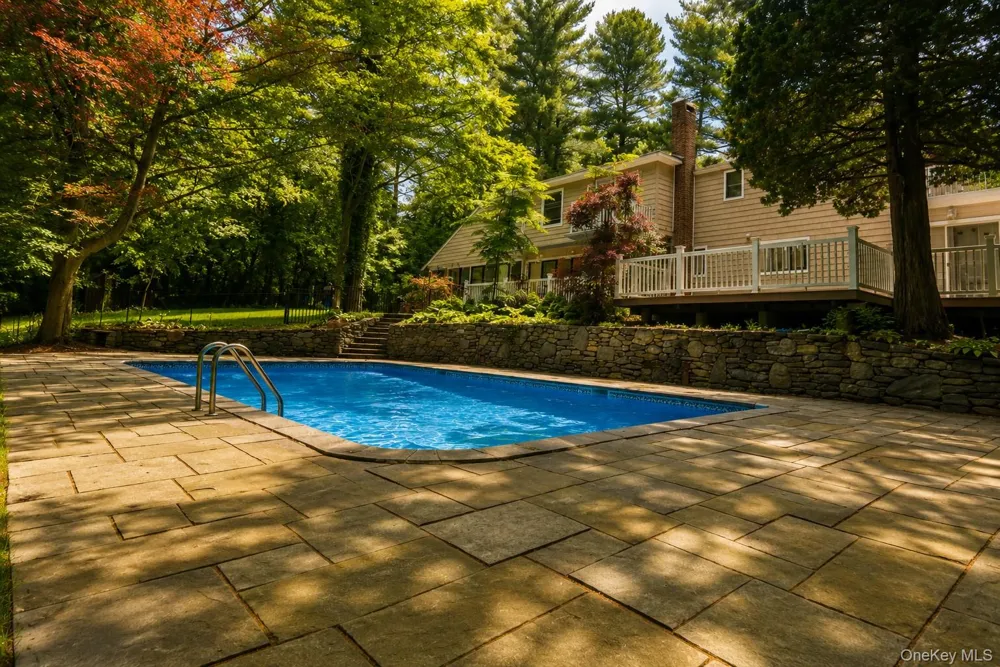 32 Valley Road Old Westbury, NY 11568