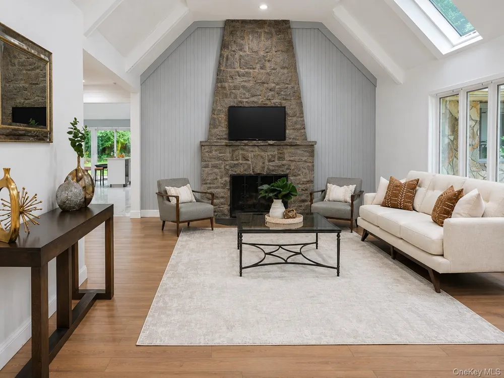 32 Valley Road Old Westbury, NY 11568