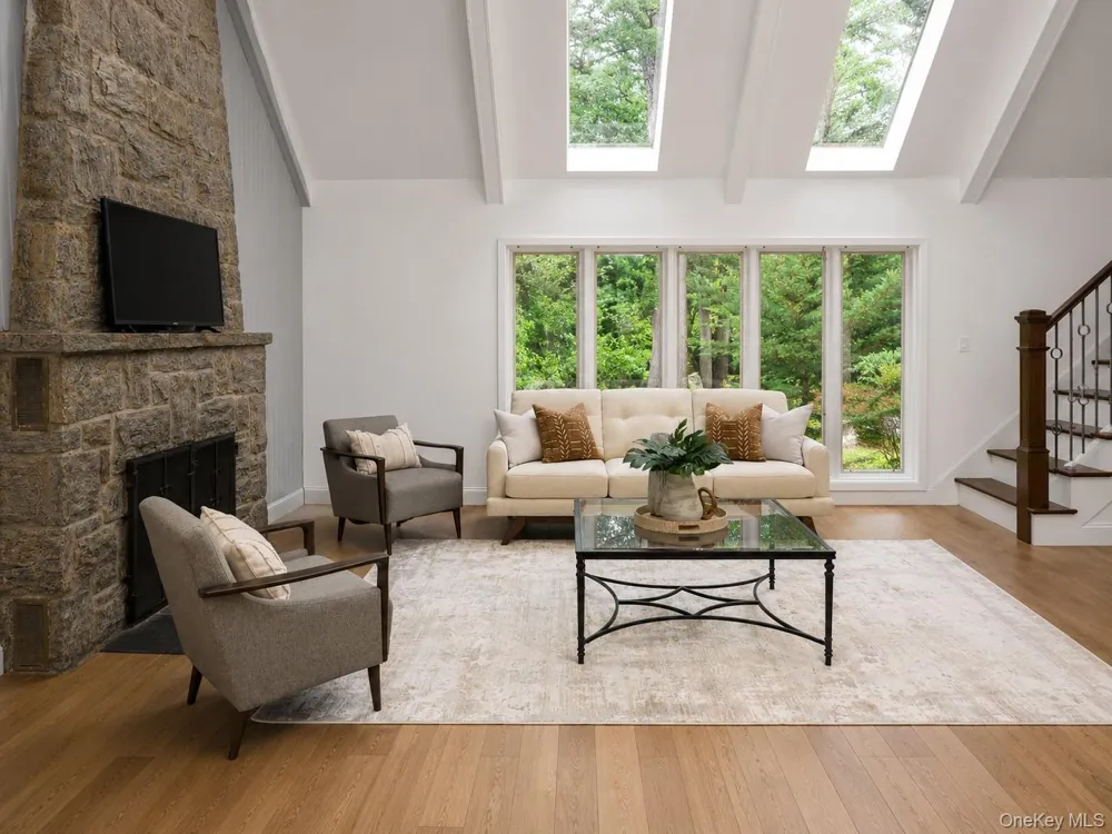 32 Valley Road Old Westbury, NY 11568