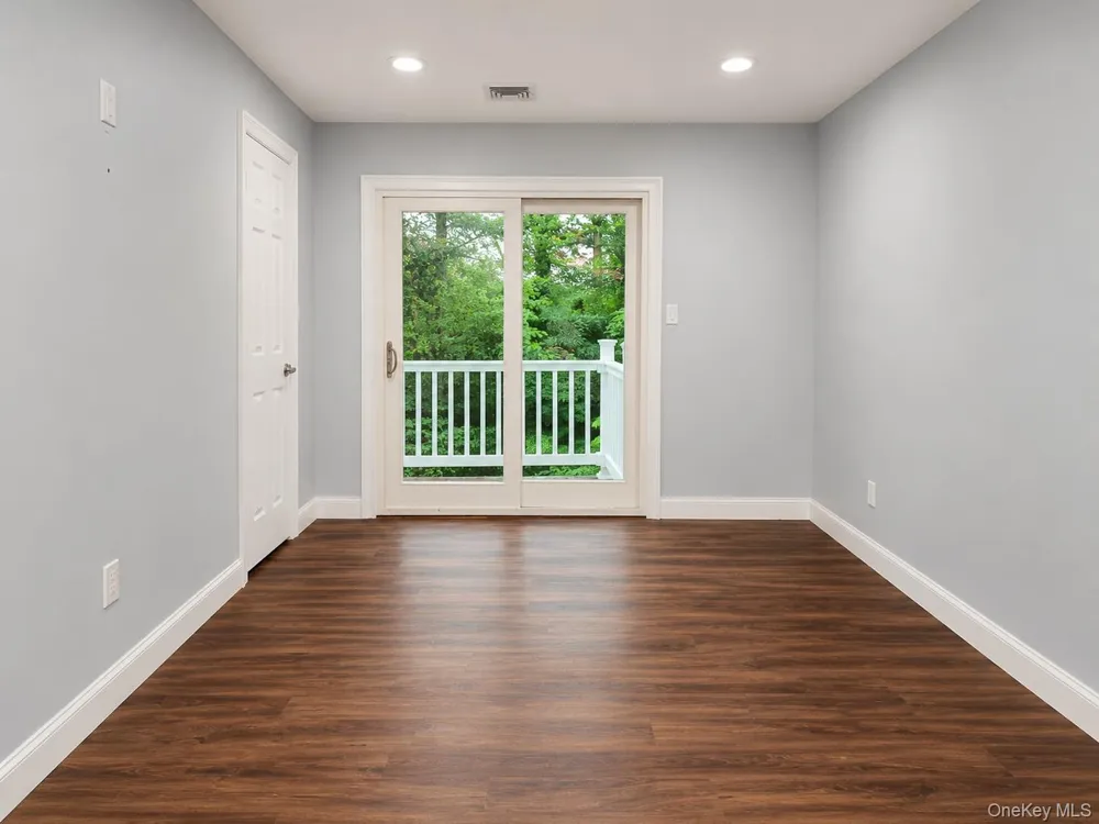 32 Valley Road Old Westbury, NY 11568