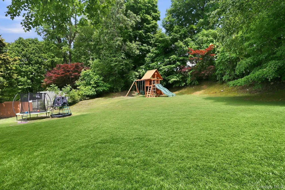 12 Logwynn Lane Cortlandt Manor, NY 10567