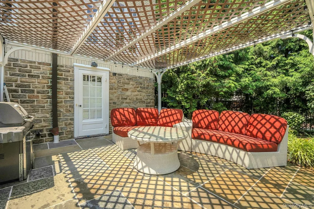 514 Esplanade Pelham, NY 10803