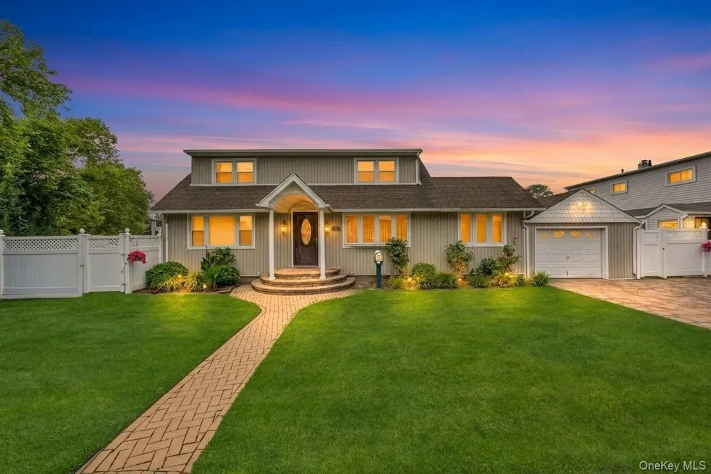 2 Briggs Street Hicksville, NY 11801