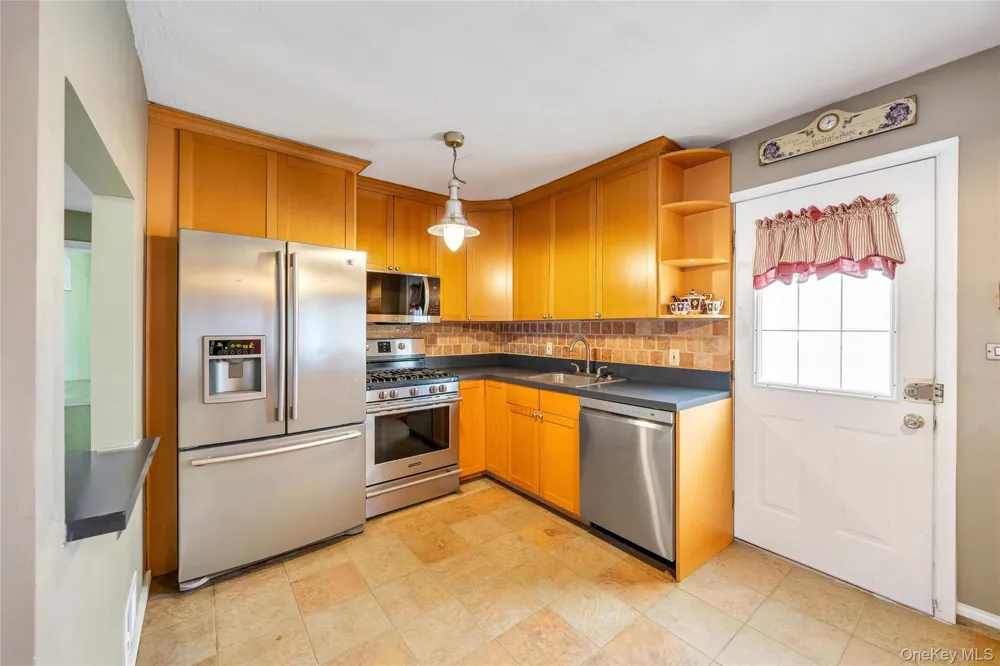 2 Briggs Street Hicksville, NY 11801