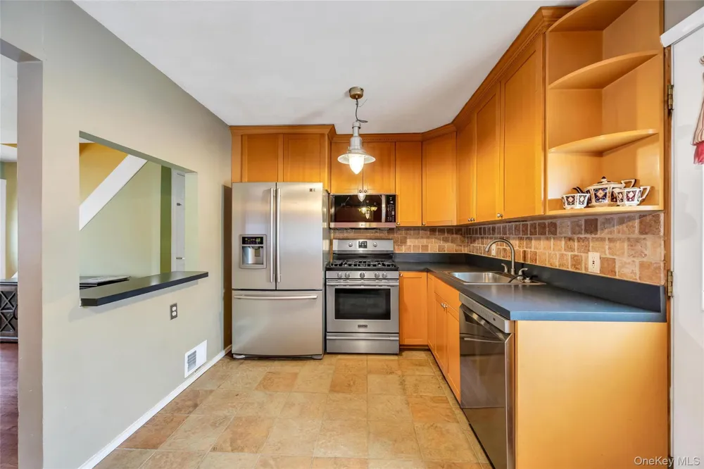 2 Briggs Street Hicksville, NY 11801