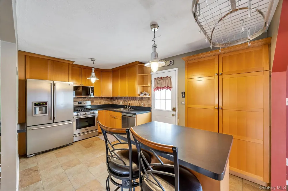 2 Briggs Street Hicksville, NY 11801