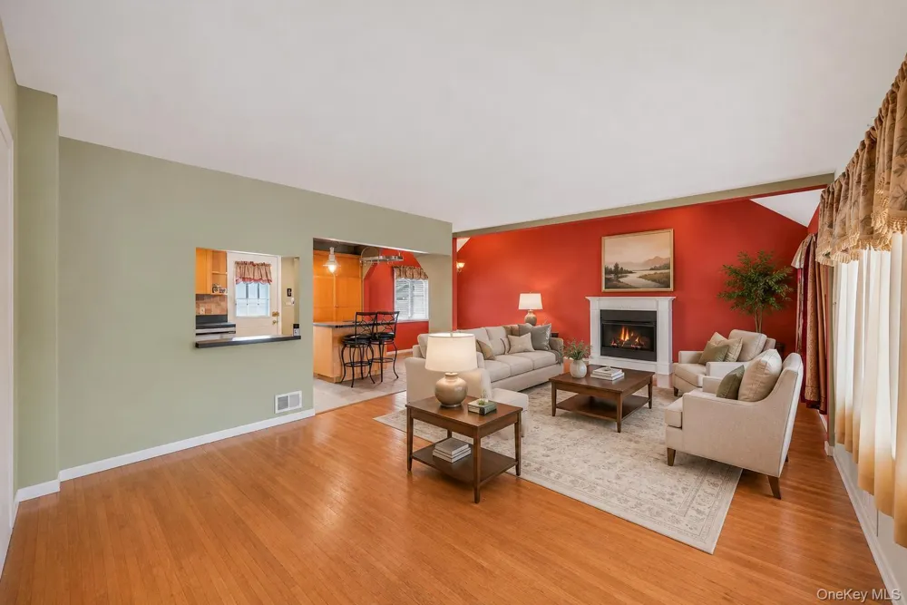 2 Briggs Street Hicksville, NY 11801