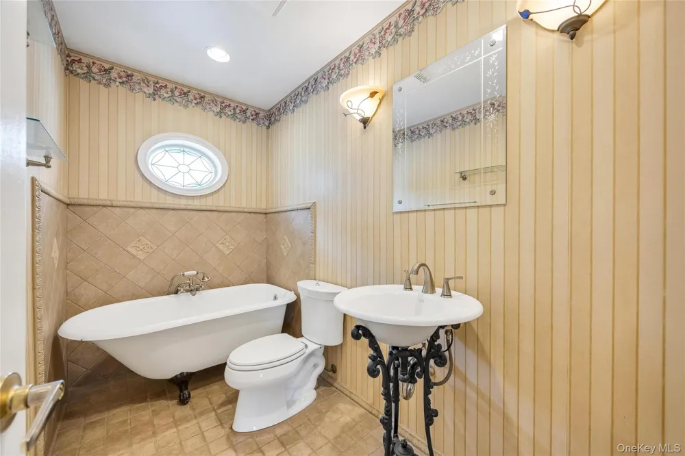 2 Briggs Street Hicksville, NY 11801
