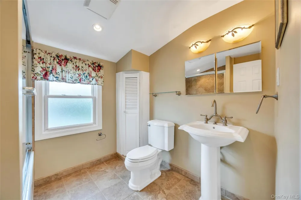 2 Briggs Street Hicksville, NY 11801