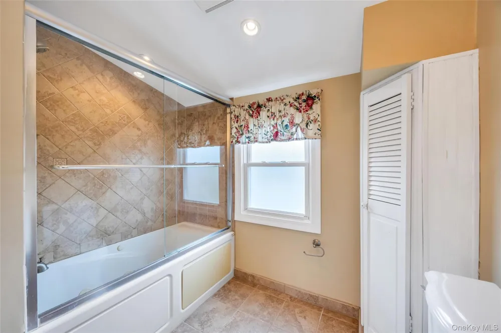 2 Briggs Street Hicksville, NY 11801