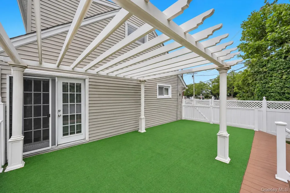 2 Briggs Street Hicksville, NY 11801