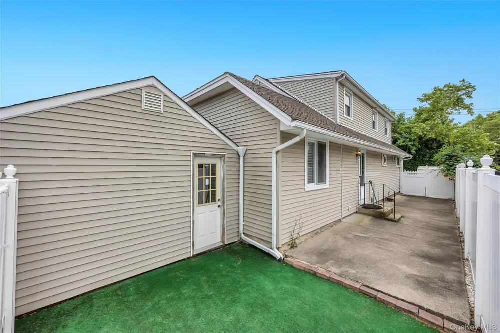 2 Briggs Street Hicksville, NY 11801