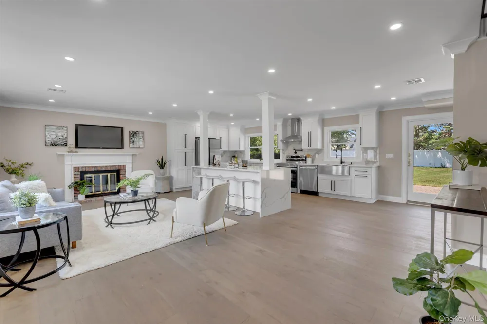 26 Malvern Lane Stony Brook, NY 11790