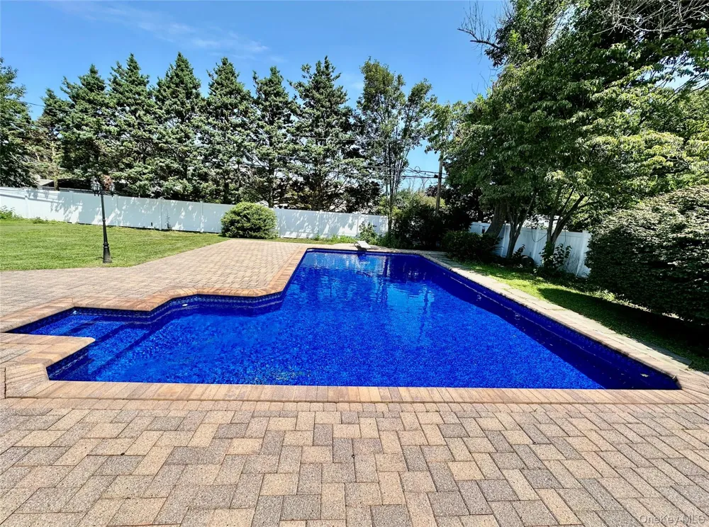 26 Malvern Lane Stony Brook, NY 11790