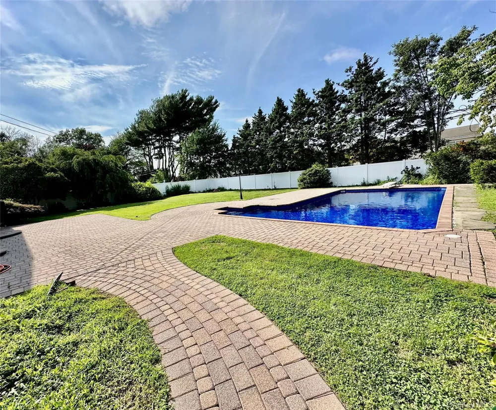 26 Malvern Lane Stony Brook, NY 11790