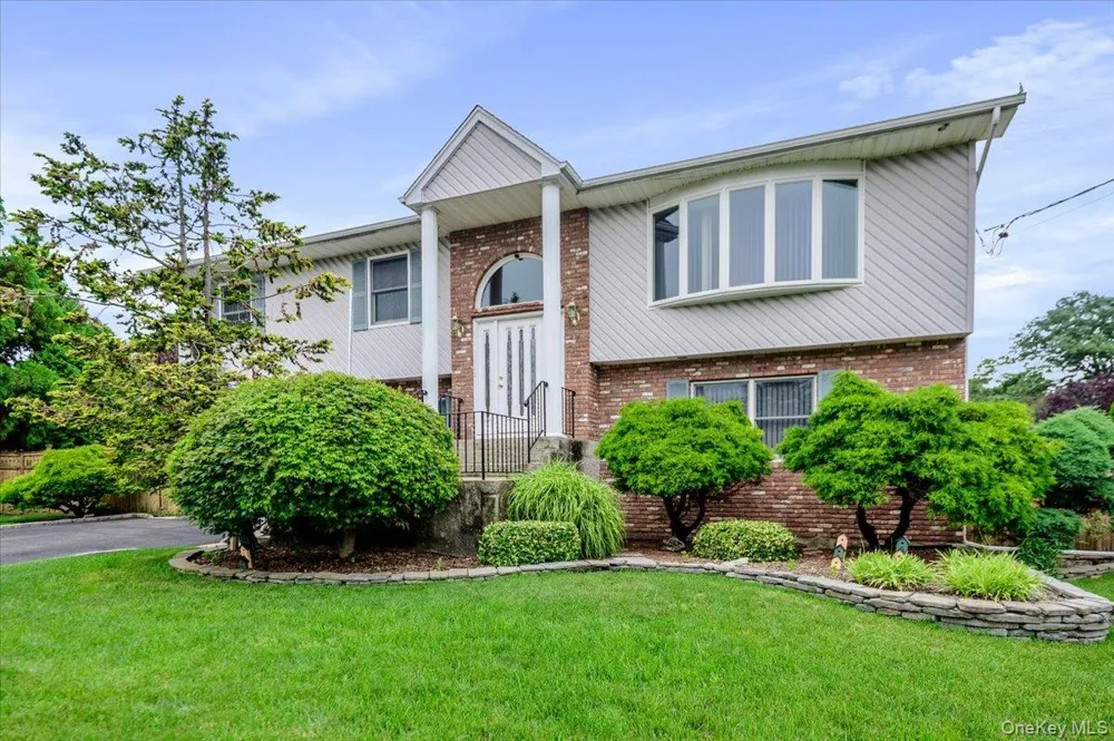 48 Meadow Lane Hicksville, NY 11801