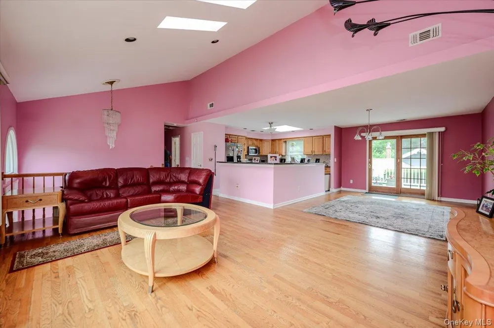 48 Meadow Lane Hicksville, NY 11801