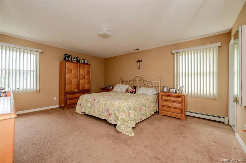 48 Meadow Lane Hicksville, NY 11801
