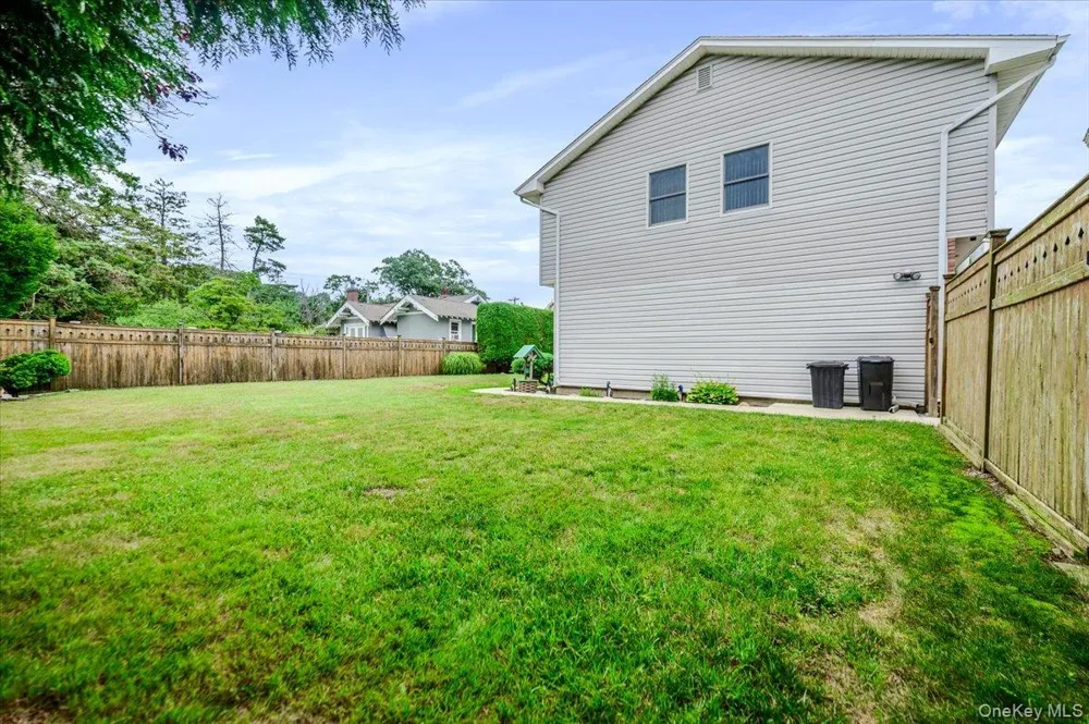48 Meadow Lane Hicksville, NY 11801
