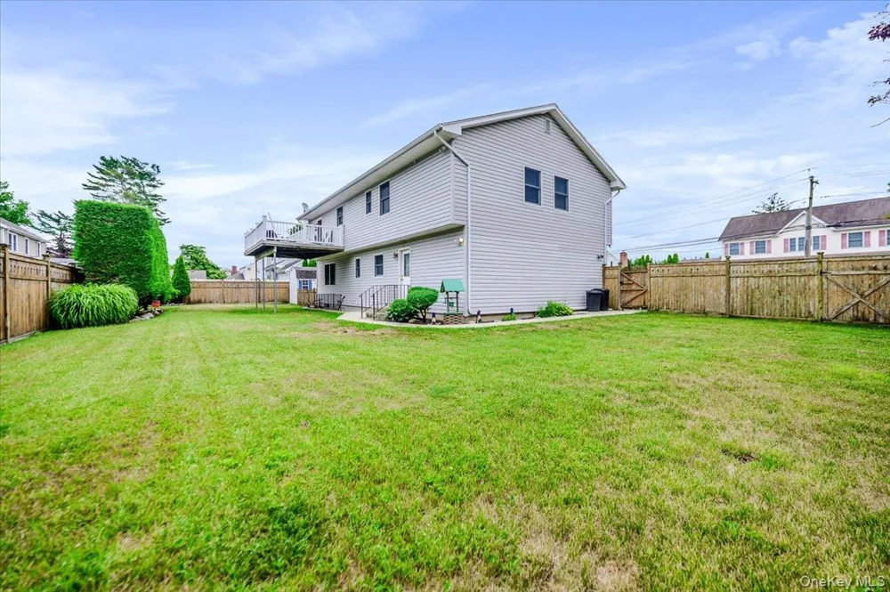 48 Meadow Lane Hicksville, NY 11801