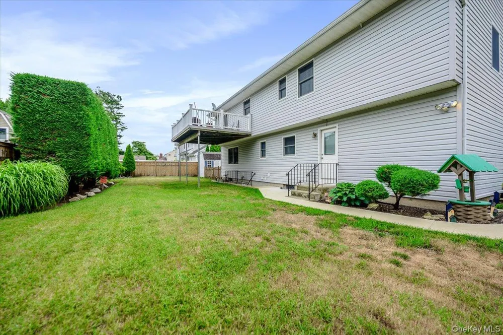 48 Meadow Lane Hicksville, NY 11801