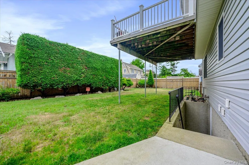 48 Meadow Lane Hicksville, NY 11801