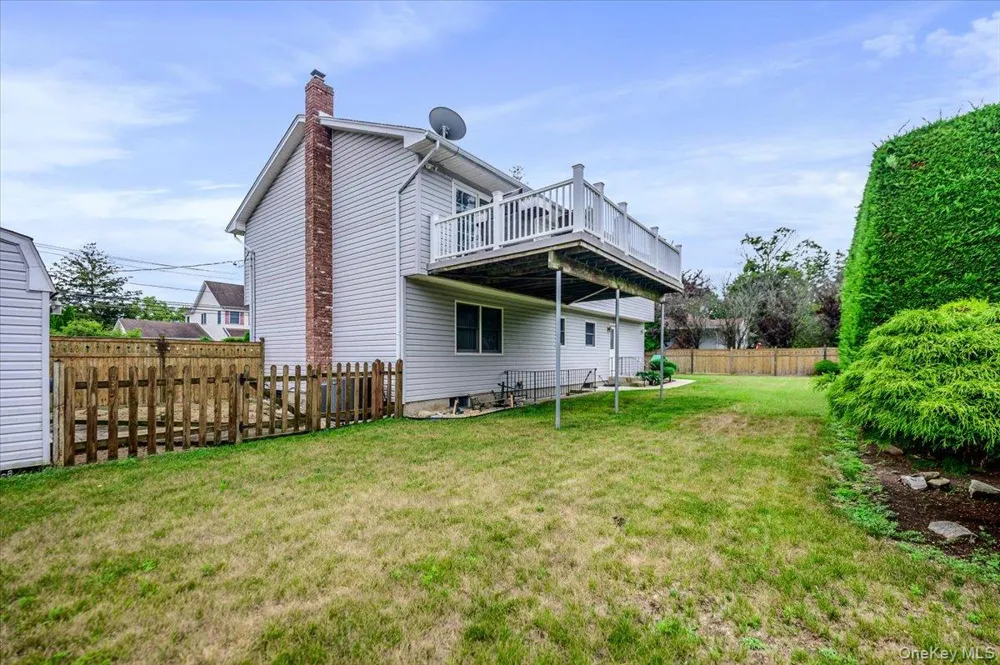 48 Meadow Lane Hicksville, NY 11801