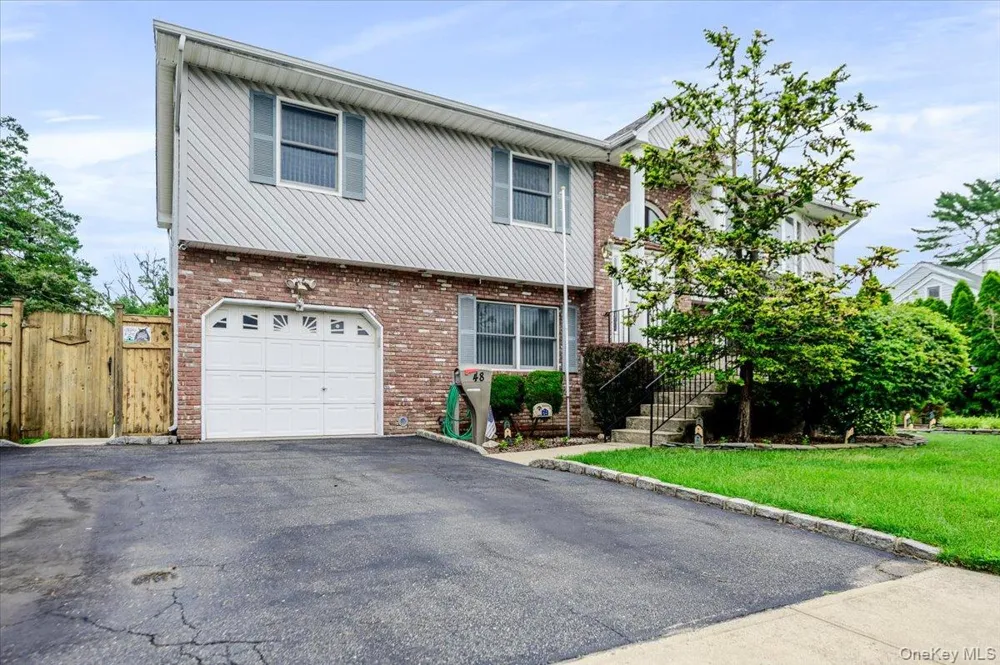 48 Meadow Lane Hicksville, NY 11801