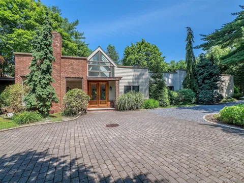 3 West Drive