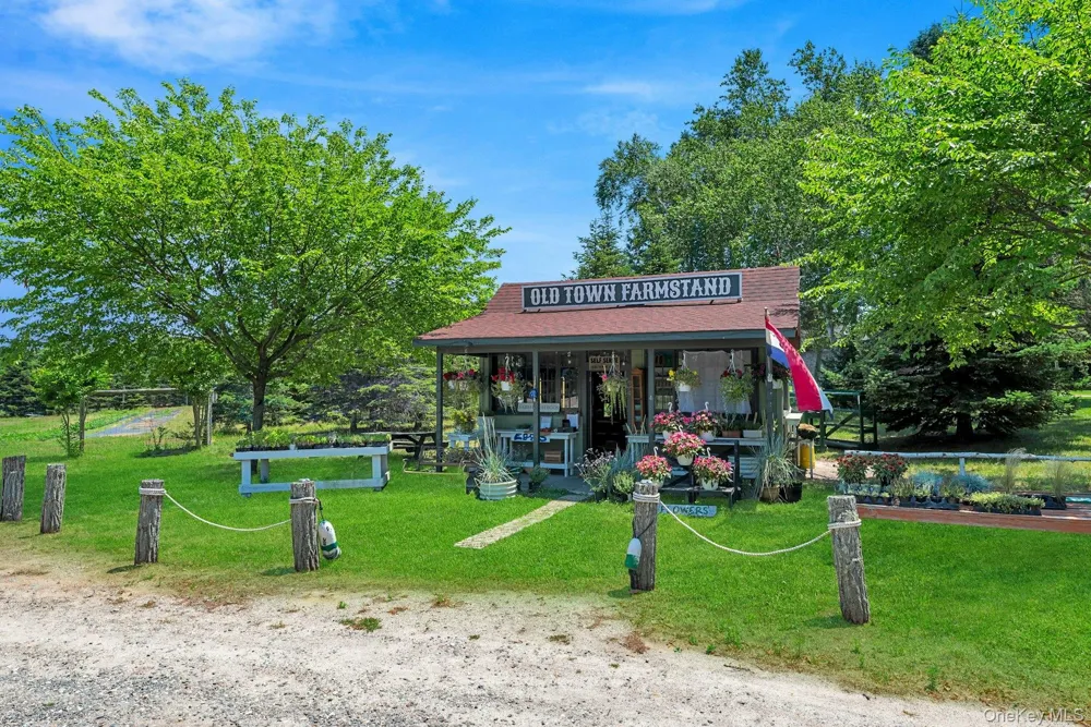 1825 Main Bayview Road Southold, NY 11971
