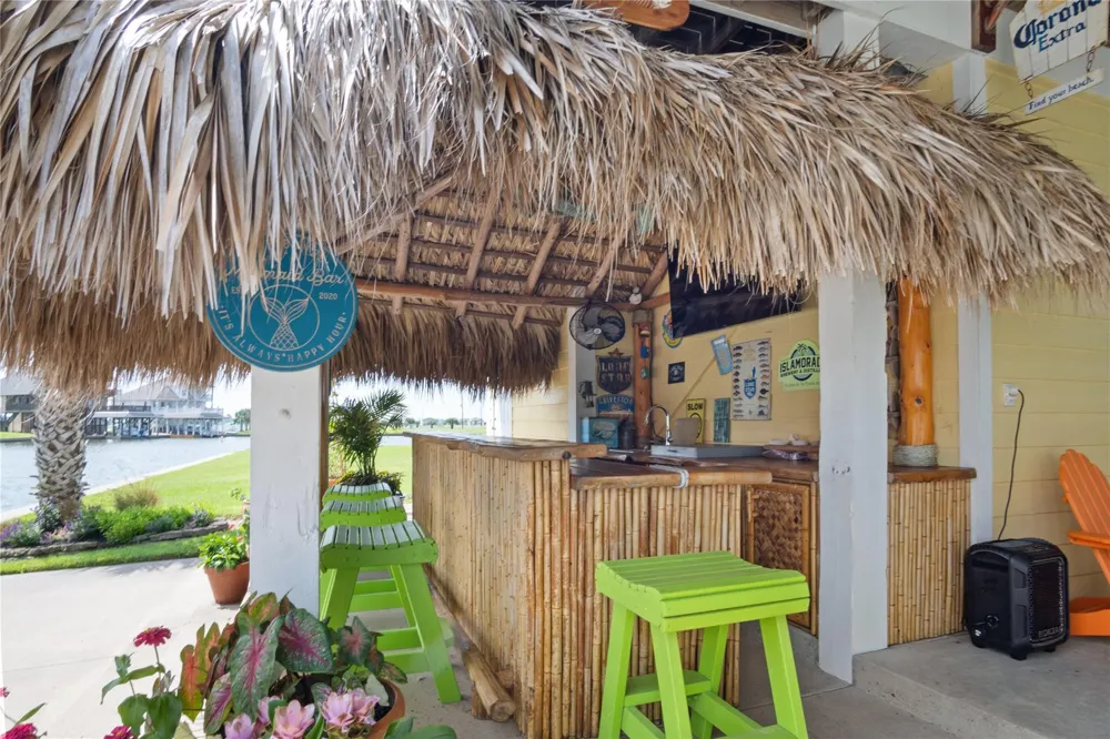 1100 Fountain View Drive Crystal Beach, TX 77650