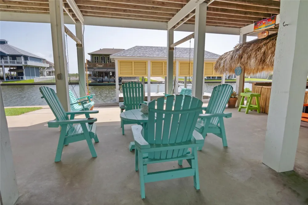 1100 Fountain View Drive Crystal Beach, TX 77650
