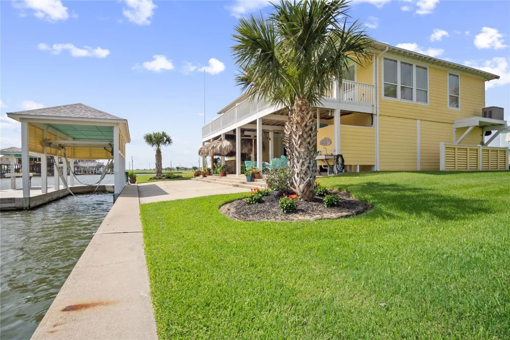 1100 Fountain View Drive Crystal Beach, TX 77650