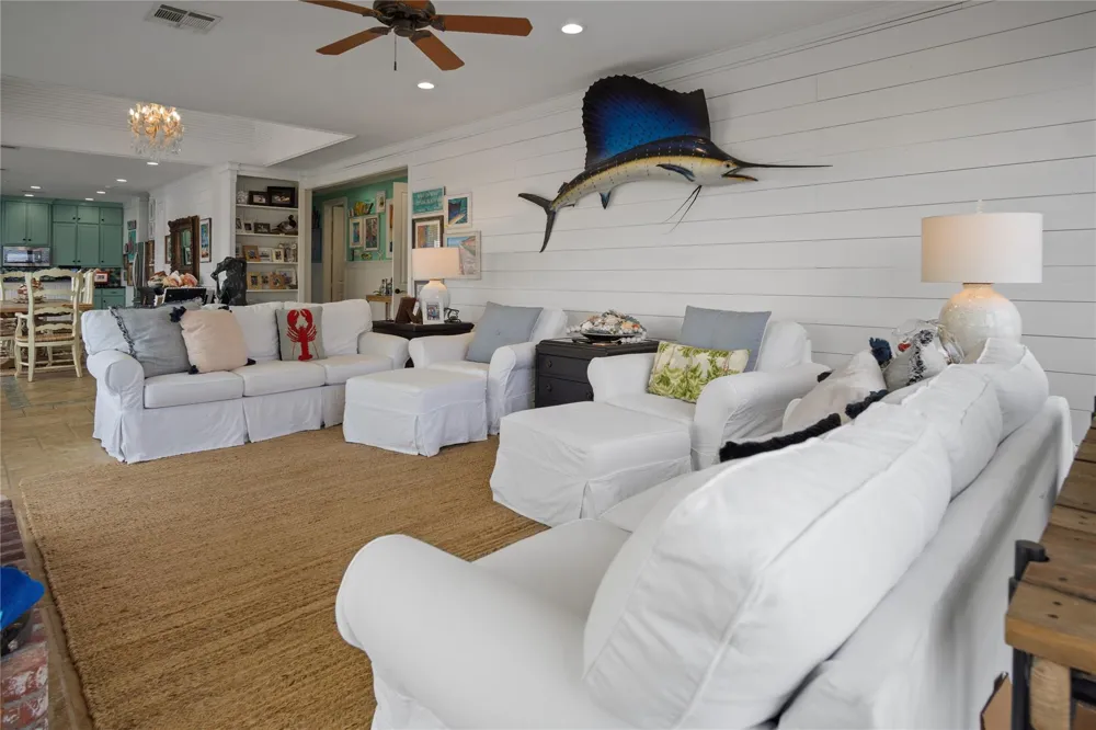 1100 Fountain View Drive Crystal Beach, TX 77650