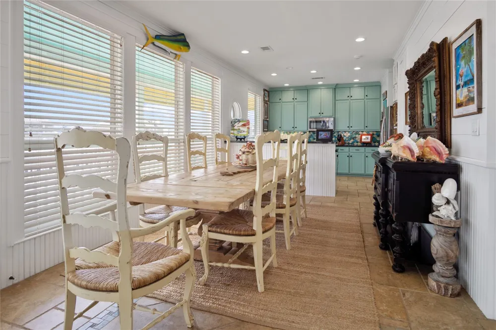 1100 Fountain View Drive Crystal Beach, TX 77650