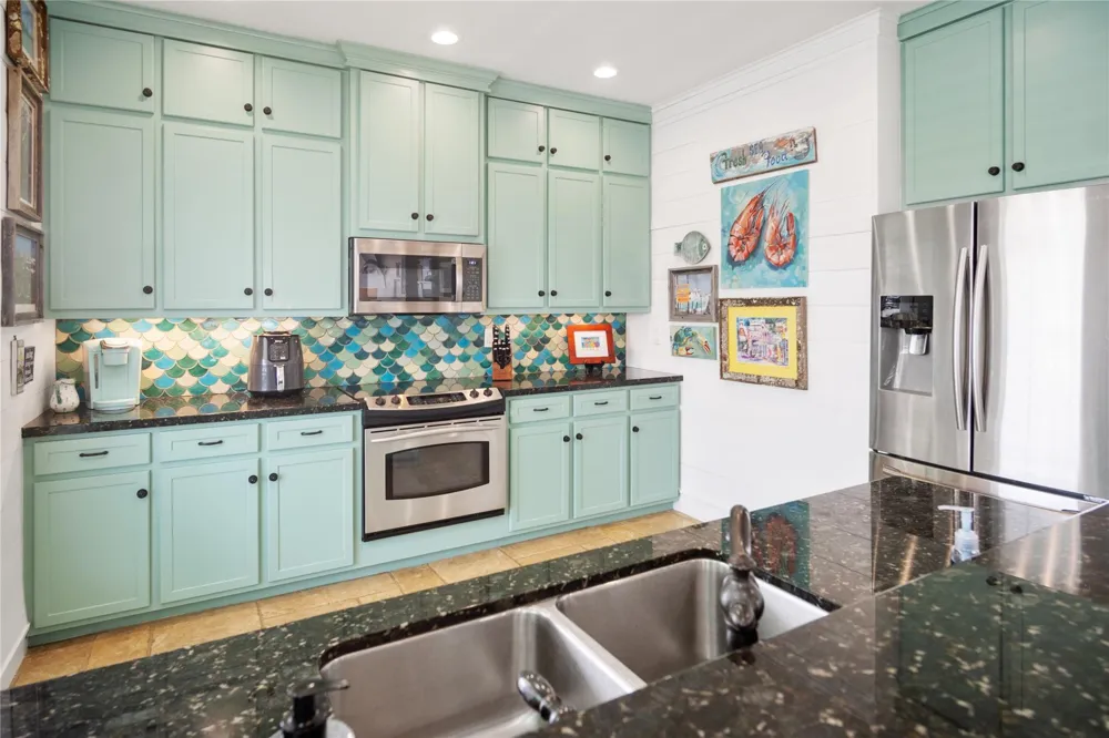 1100 Fountain View Drive Crystal Beach, TX 77650