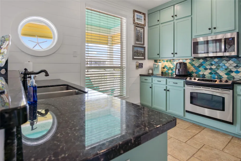 1100 Fountain View Drive Crystal Beach, TX 77650