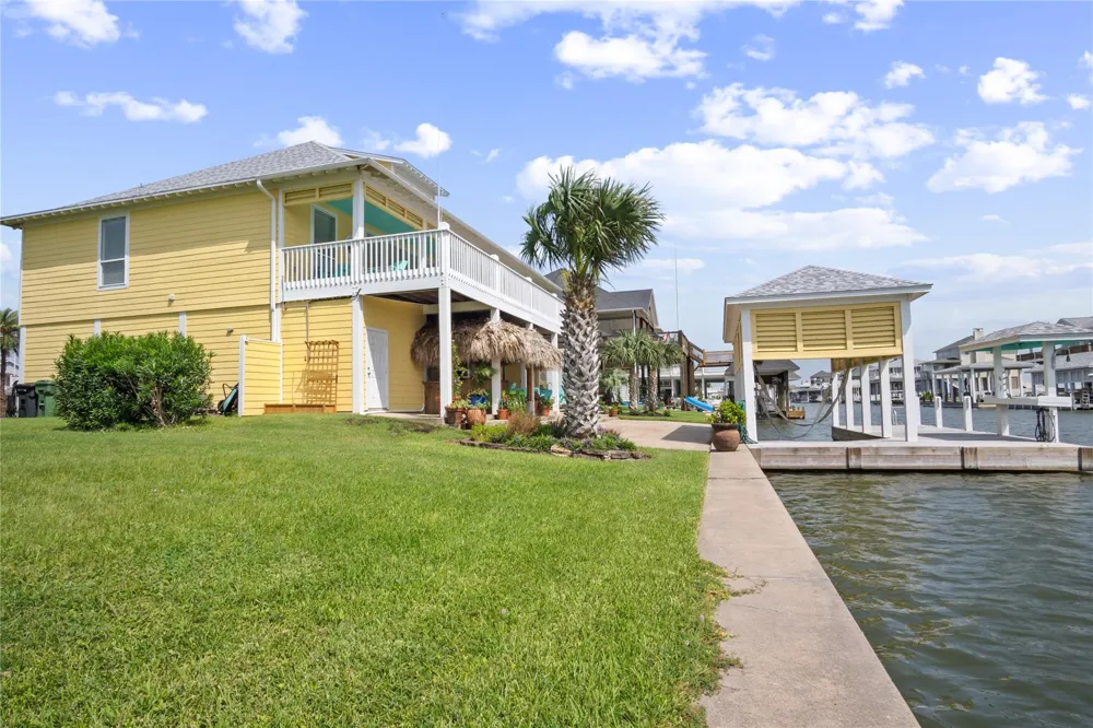 1100 Fountain View Drive Crystal Beach, TX 77650