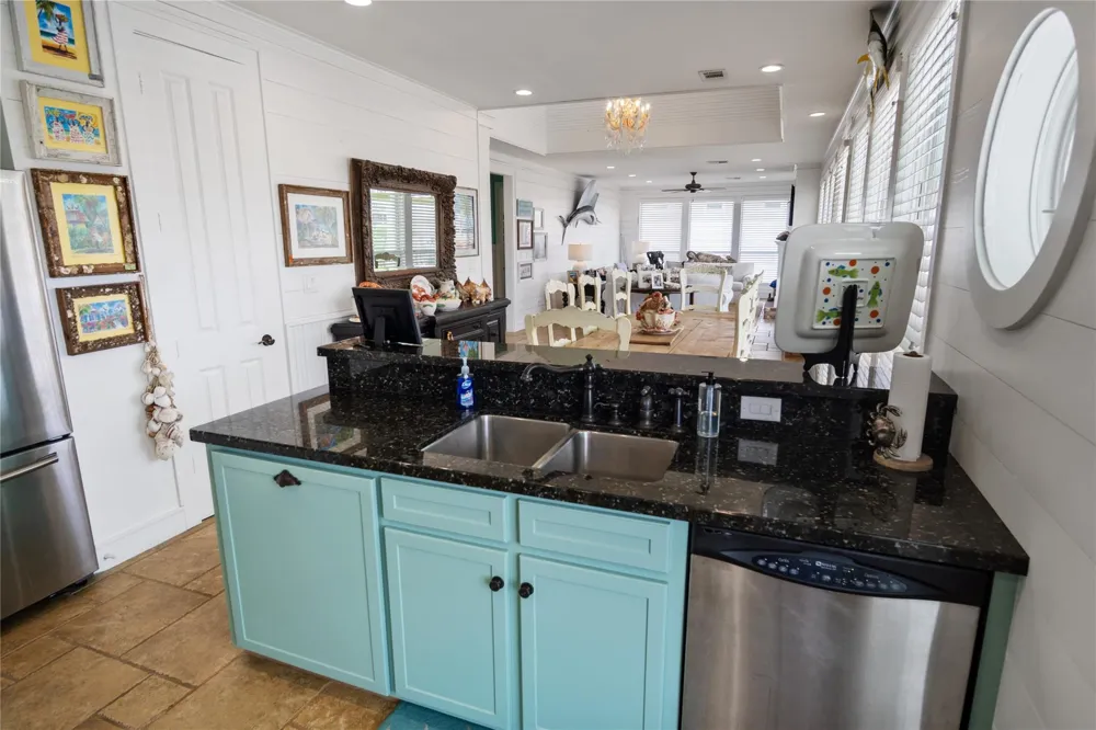 1100 Fountain View Drive Crystal Beach, TX 77650