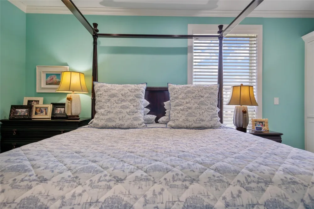 1100 Fountain View Drive Crystal Beach, TX 77650