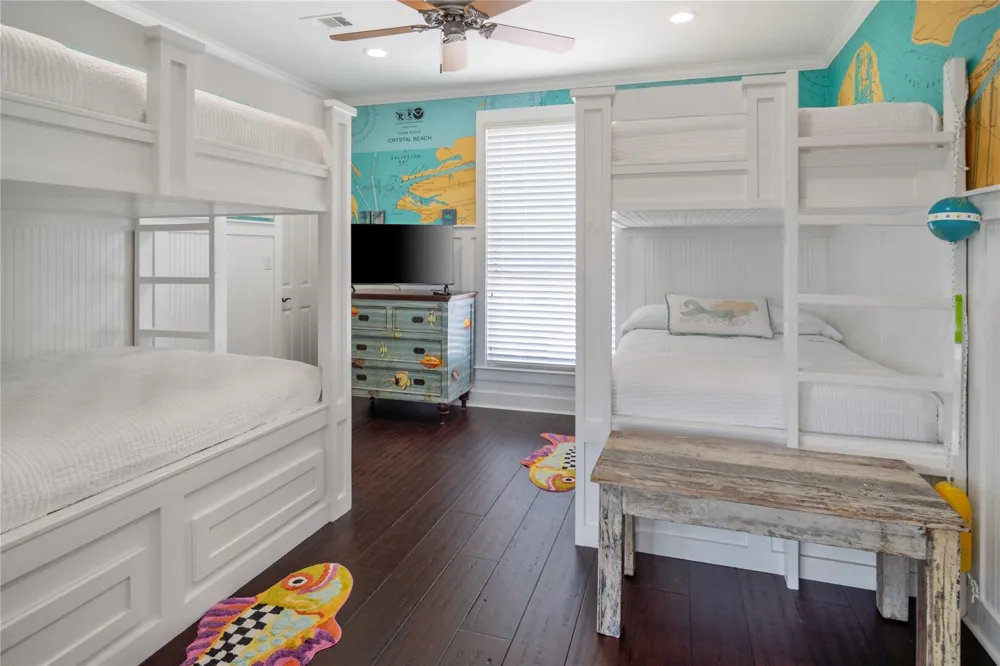 1100 Fountain View Drive Crystal Beach, TX 77650