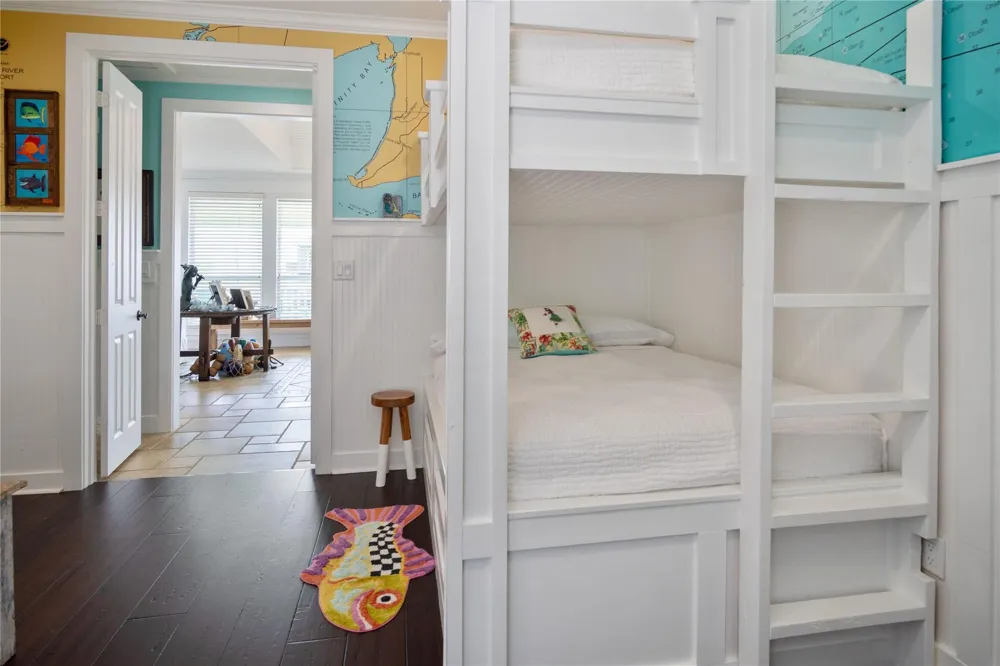 1100 Fountain View Drive Crystal Beach, TX 77650