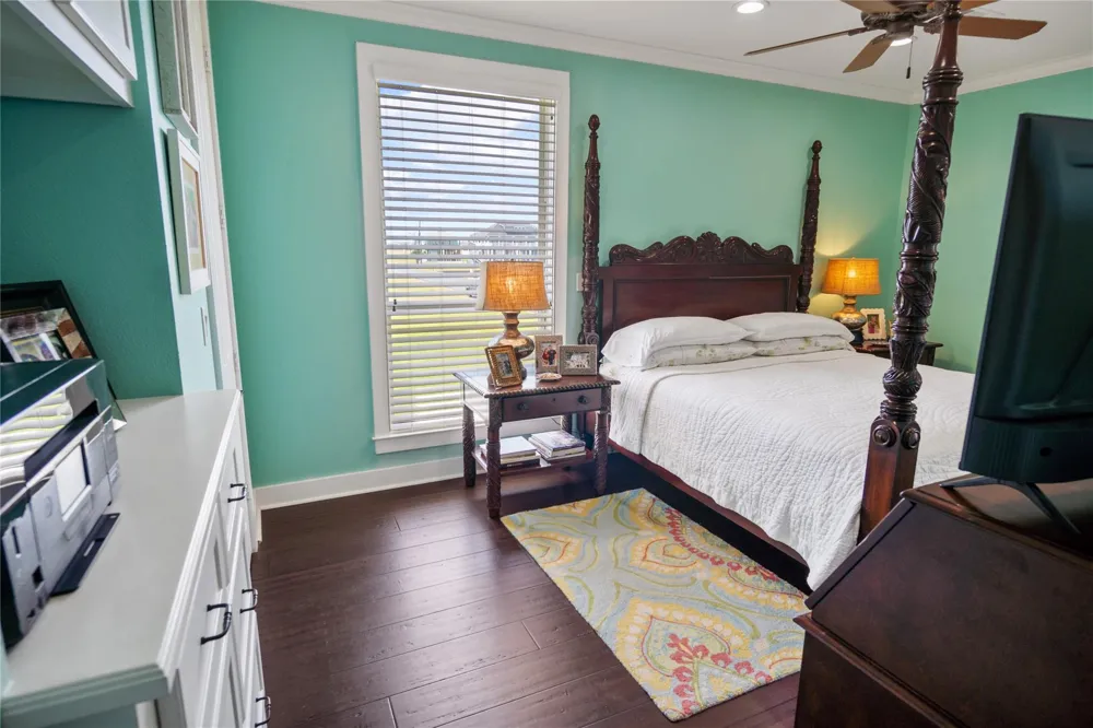 1100 Fountain View Drive Crystal Beach, TX 77650
