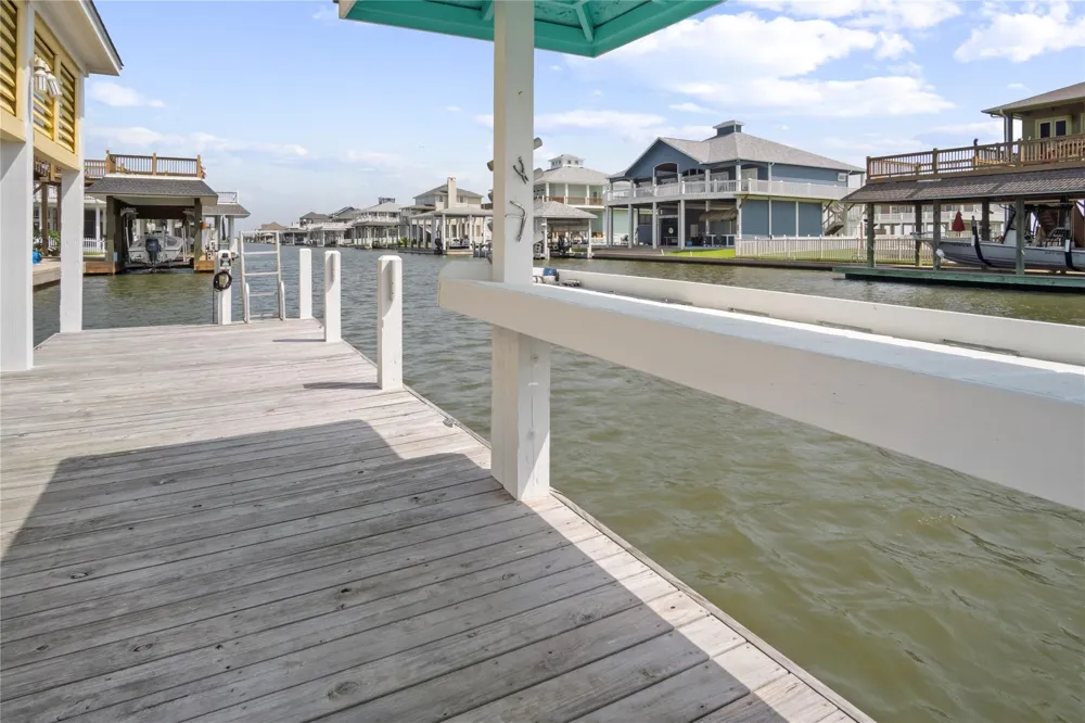 1100 Fountain View Drive Crystal Beach, TX 77650
