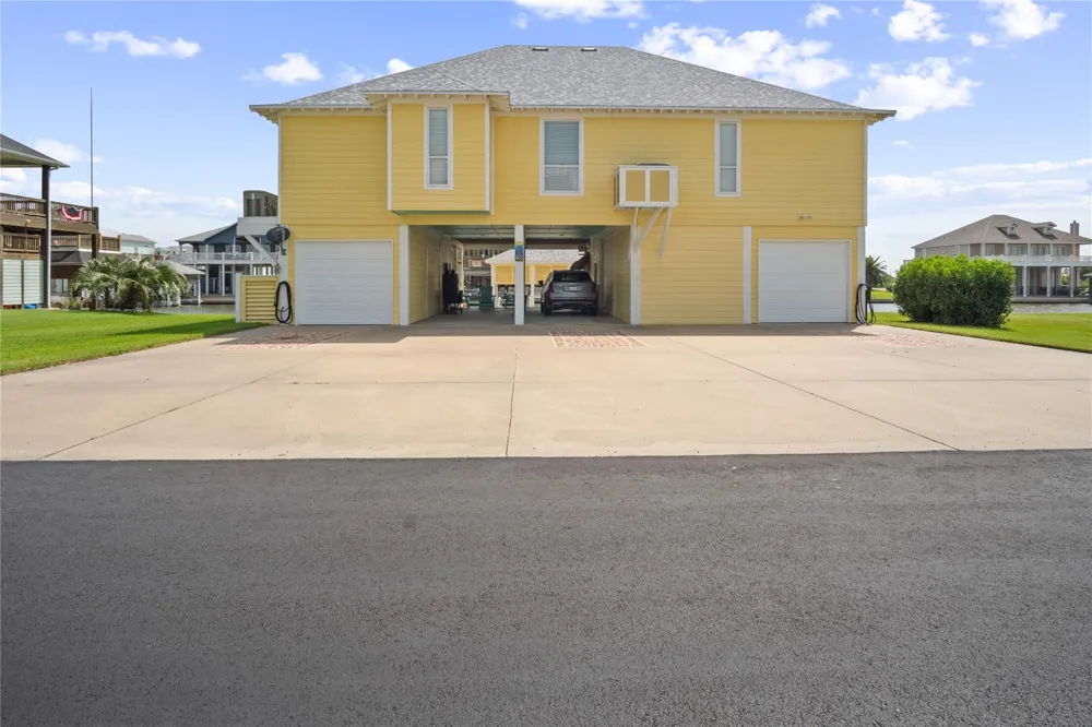 1100 Fountain View Drive Crystal Beach, TX 77650