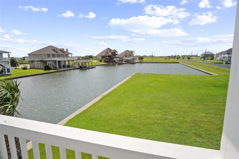 1100 Fountain View Drive Crystal Beach, TX 77650
