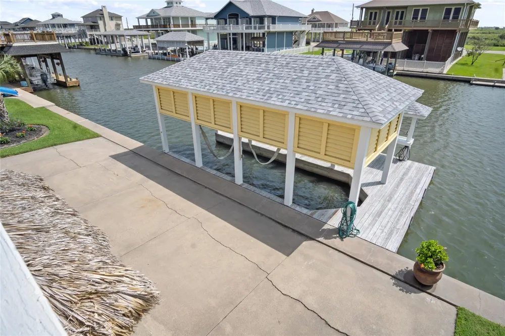 1100 Fountain View Drive Crystal Beach, TX 77650