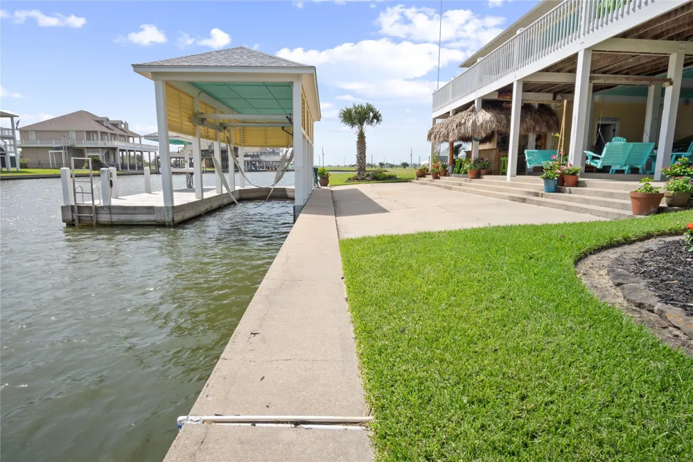 1100 Fountain View Drive Crystal Beach, TX 77650