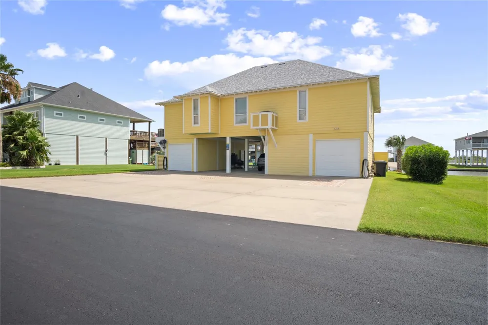 1100 Fountain View Drive Crystal Beach, TX 77650