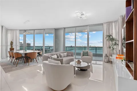 900 Biscayne Blvd #2506